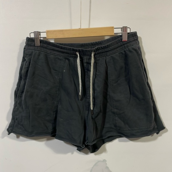 Vuori Pants - Vuori athletic fleece shorts